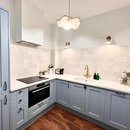 Redland - 6 * Bristol