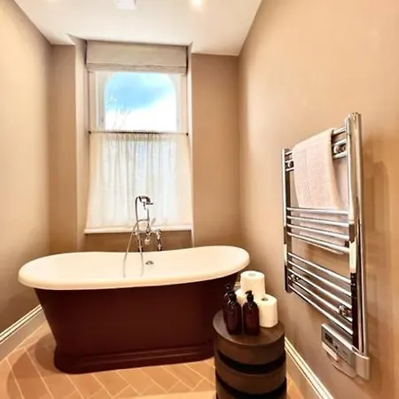 Redland - 6 Apartment