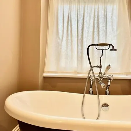 Redland - 6 * Bristol